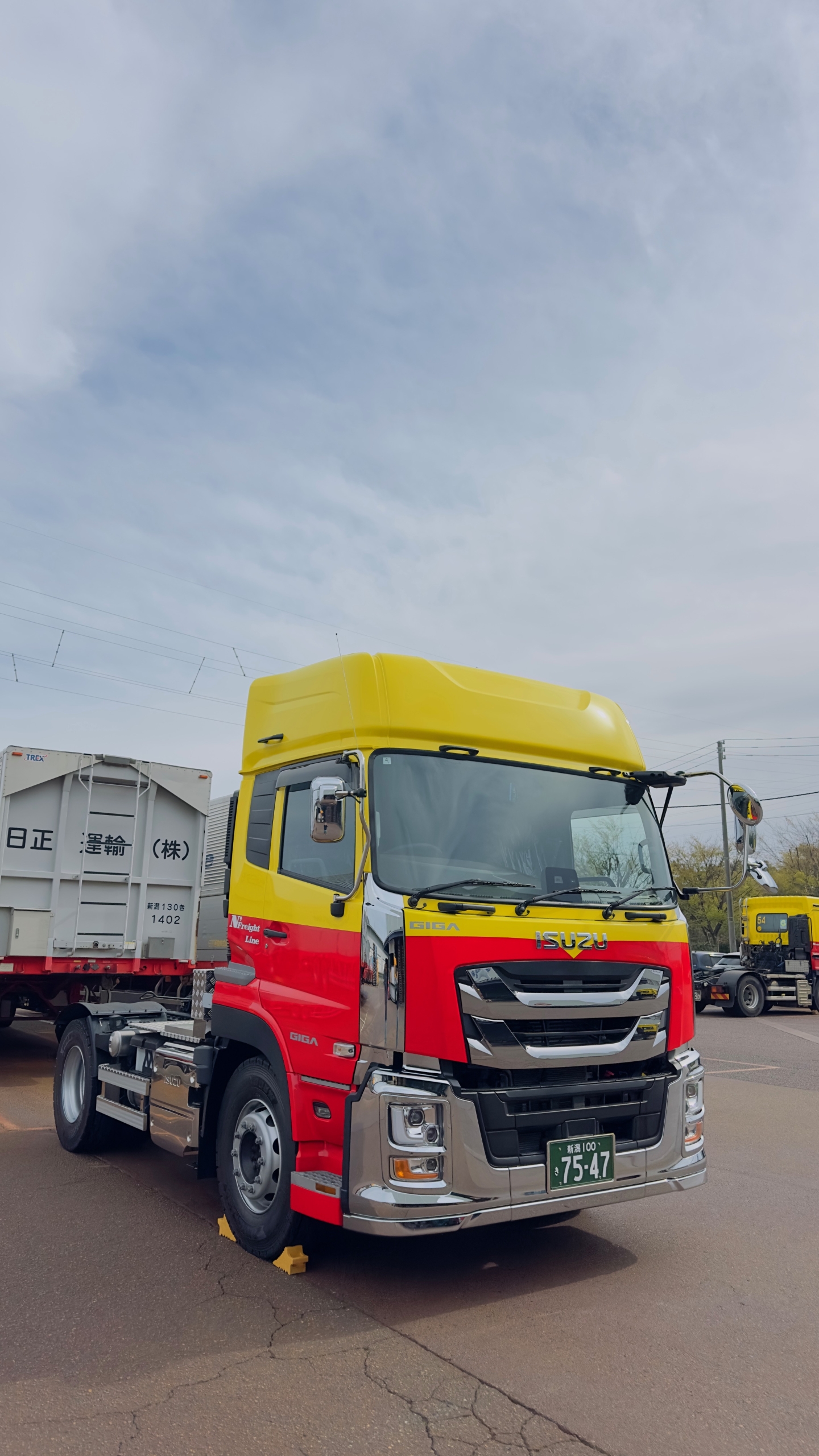 いすゞ GIGA 右前方からの外観デザイン