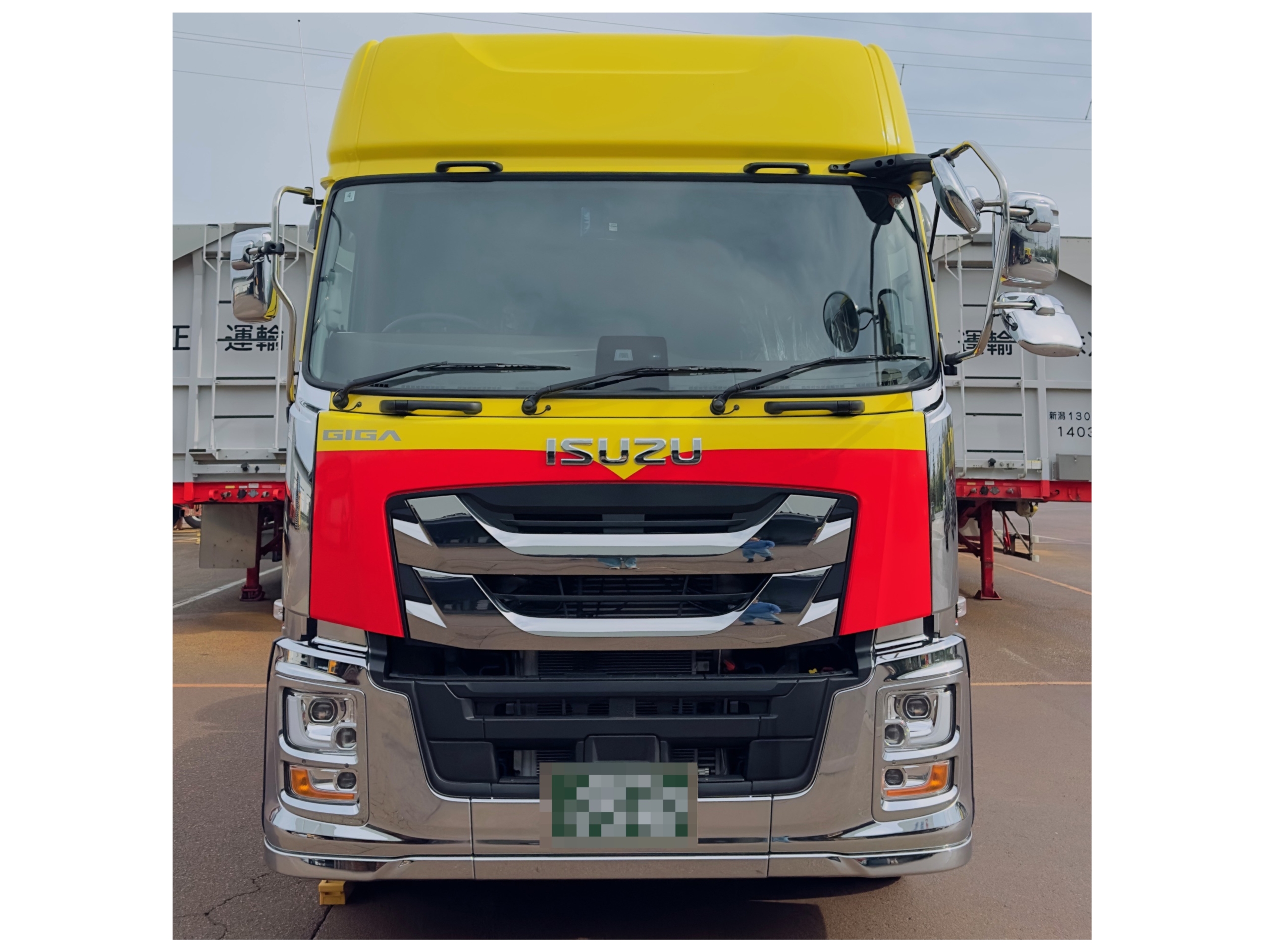 新潟営業所 いすゞGIGA 正面