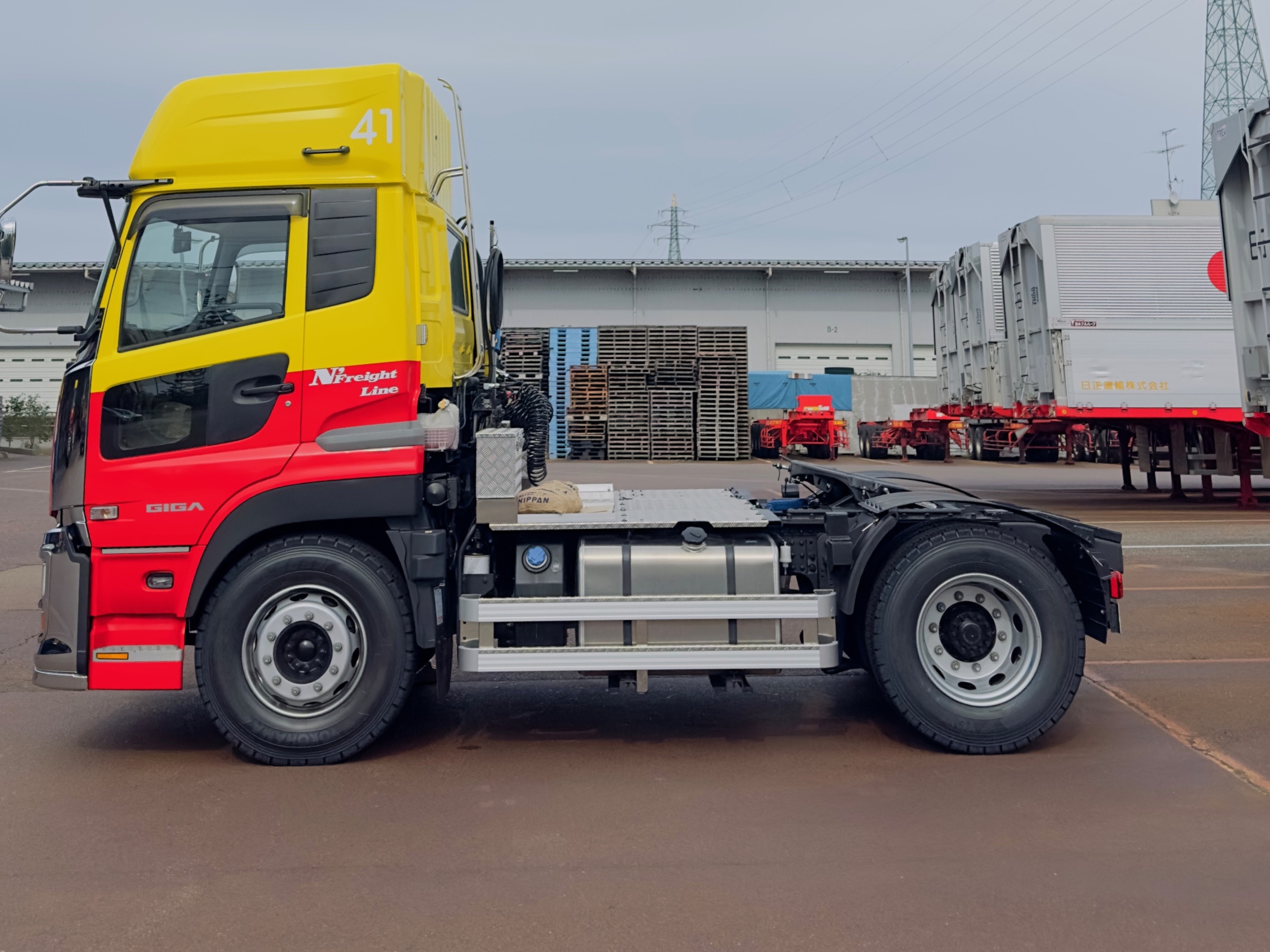 新潟営業所 いすゞGIGA サイド